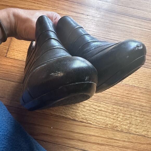 Clarks Artisan Black Leather Side-Zip Shooties 8.5M – Soft Comfort - Picture 3 of 10